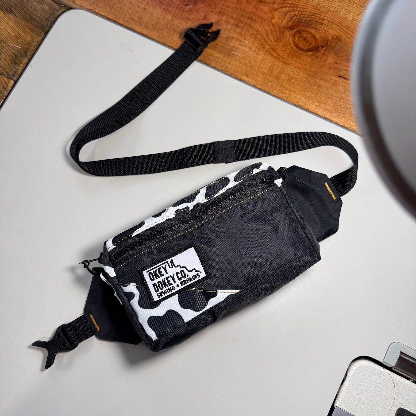 fanny pak - black/cow