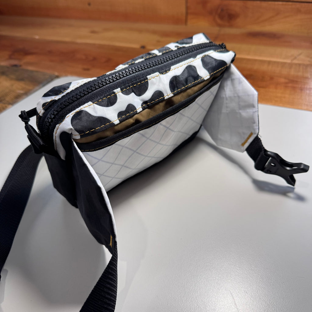 fanny pak - black/cow