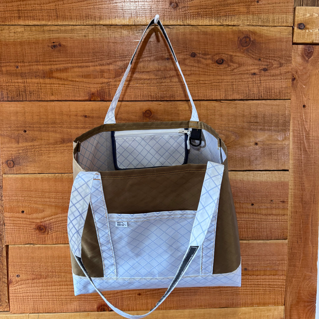 tote - brown/white